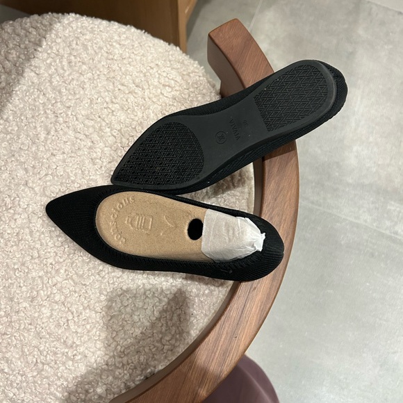 Elegant Women's Black and Beige Flats - Picture 8 of 8